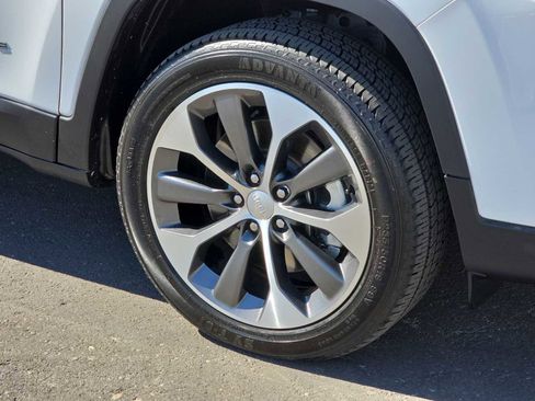 Used 2022 Jeep Cherokee Limited w/ Elite Package image 12