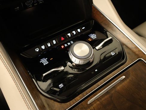 Used 2023 Jeep Grand Wagoneer 4WD w/ Convenience Group III image 9