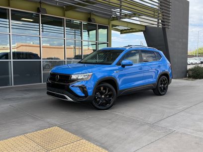 Used 2022 Volkswagen Taos SE w/ Panoramic Sunroof Package