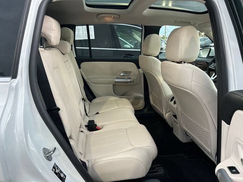 Used 2023 Mercedes-Benz GLB 250 image 42