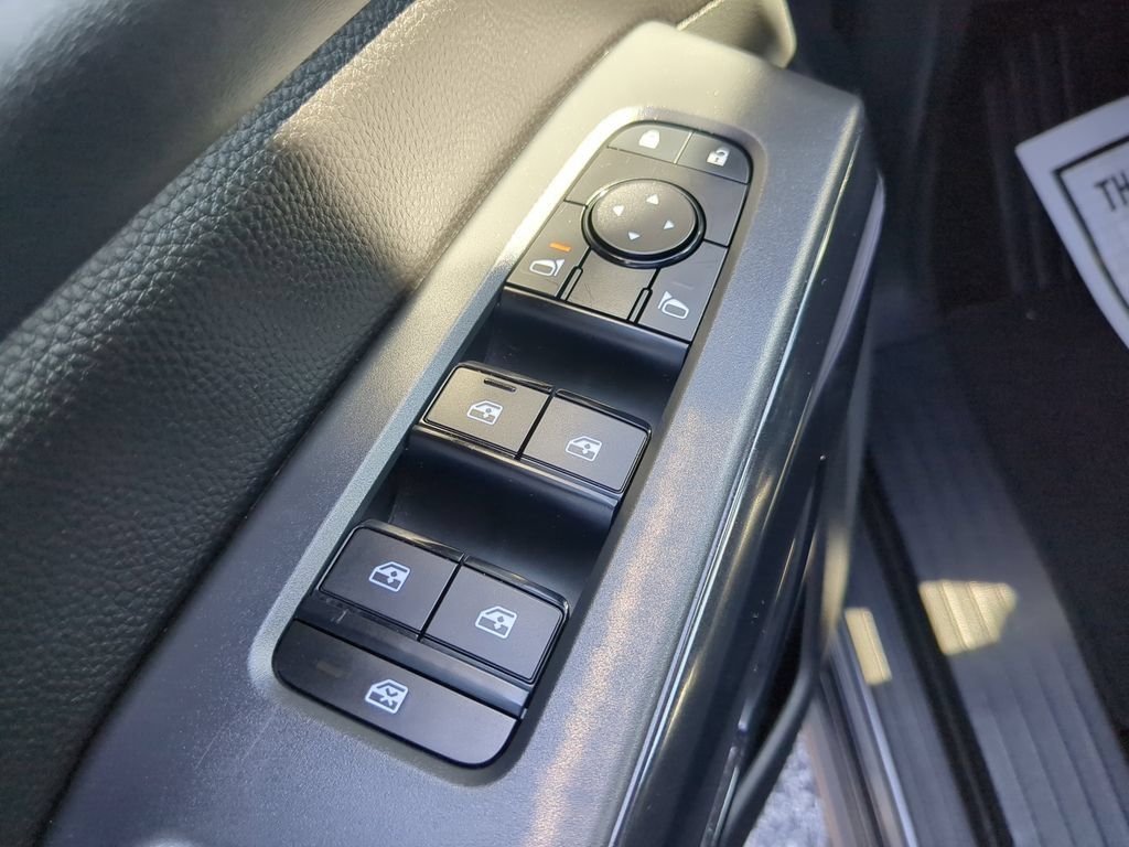 Used 2024 Nissan Pathfinder SV AWD/4WD image 18