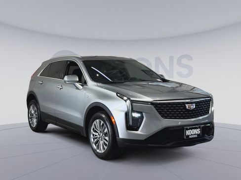 Used 2024 Cadillac XT4 Premium Luxury image 4