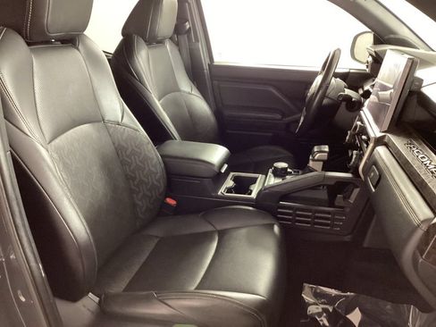 Used 2024 Toyota Tacoma Limited w/ Limited Package (LT) AWD/4WD image 20