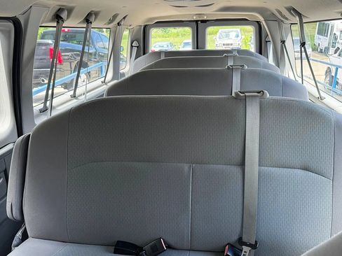 Used 2010 Ford E-350 and Econoline 350 XLT RWD image 20