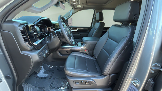 Used 2025 Chevrolet Silverado 2500 LTZ w/ LTZ Plus Package AWD/4WD image 19