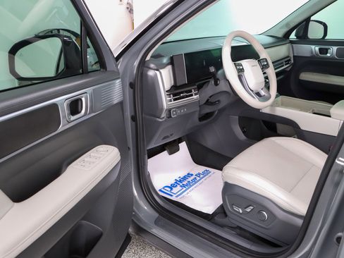 Used 2025 Hyundai Santa Fe SEL FWD image 3