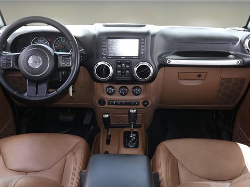 Used 2017 Jeep Wrangler Unlimited Sahara w/ Connectivity Group AWD/4WD image 11