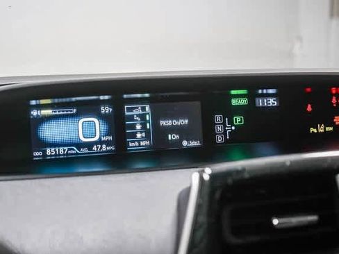 Certified 2020 Toyota Prius LE image 24