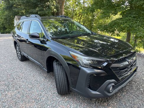 Used 2023 Subaru Outback Premium AWD/4WD image 10