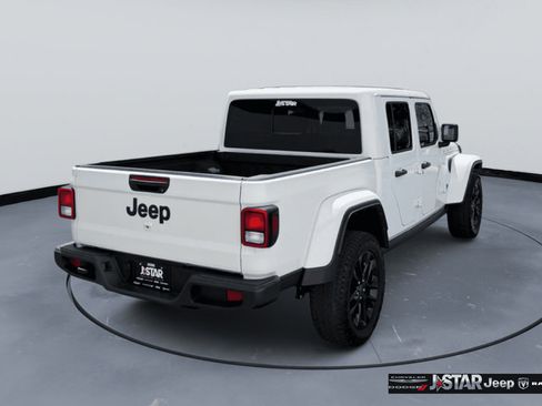Used 2025 Jeep Gladiator Sport AWD/4WD image 5