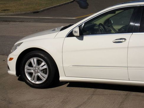 Used 2008 Mercedes-Benz R 320 CDI 4MATIC w/ P2 Pkg image 7