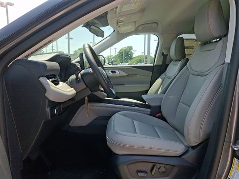 New 2026 Ford Explorer Active w/ Active Comfort Package AWD/4WD image 9