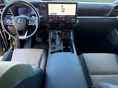 Used 2024 Lexus GX 550 image 11