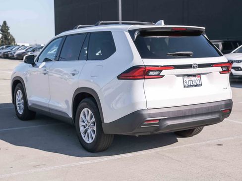 Certified 2024 Toyota Grand Highlander FWD image 6