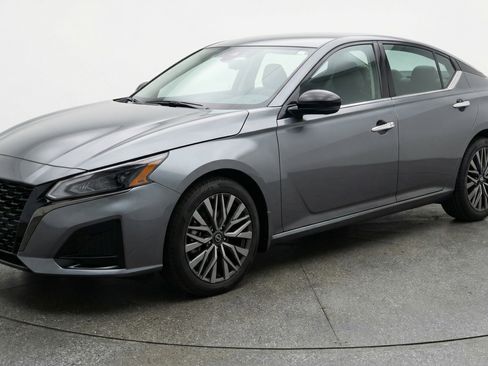 Used 2025 Nissan Altima 2.5 SV image 3