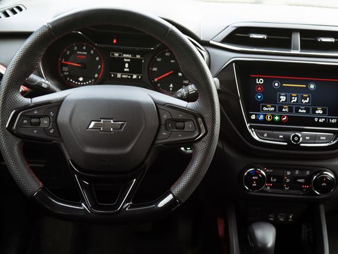 Used 2023 Chevrolet TrailBlazer RS w/ Sun and Liftgate Package image 19