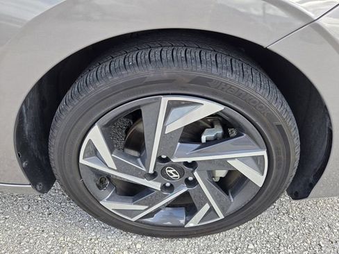 Used 2025 Hyundai Elantra SEL FWD image 9