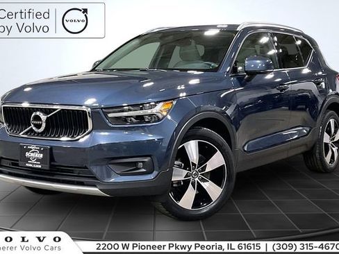 Used 2022 Volvo XC40 T5 Momentum image 1