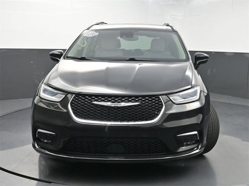 Used 2021 Chrysler Pacifica Touring-L image 42