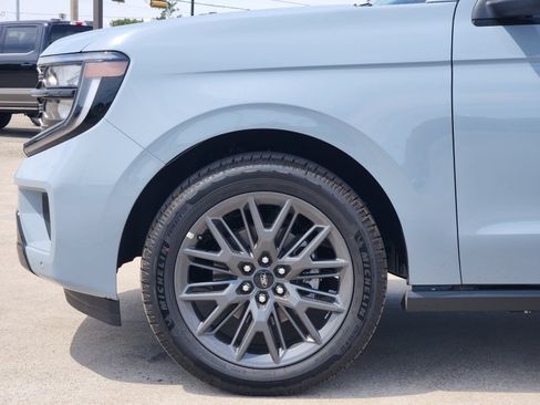 New 2027 Ford Expedition Platinum w/ Stealth Appearance Package AWD/4WD image 9