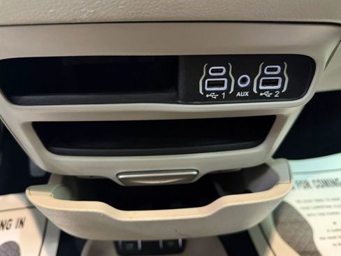 Used 2021 Chrysler Voyager Lxi image 44