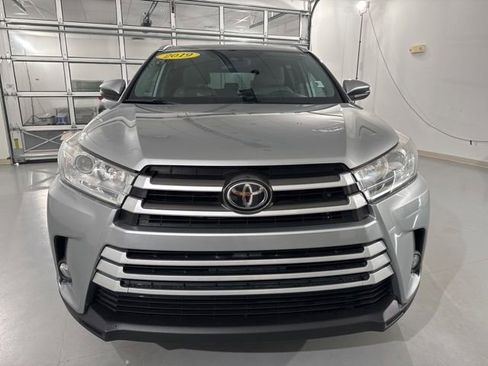 Used 2019 Toyota Highlander XLE image 3