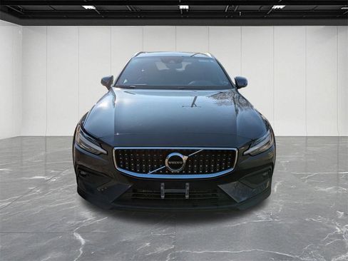 Used 2022 Volvo V60 T5 Cross Country w/ Climate Package image 8