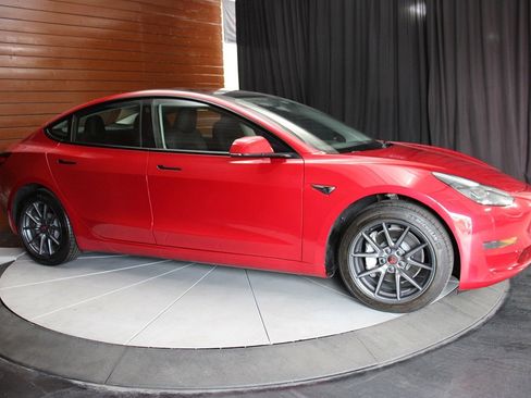 Used 2023 Tesla Model 3 Standard Range image 8