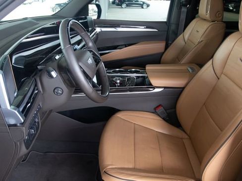 Certified 2025 Cadillac Escalade Premium Luxury w/ Touring Package image 8