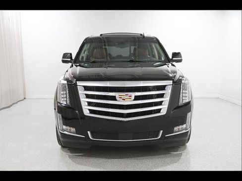Used 2016 Cadillac Escalade Premium image 2