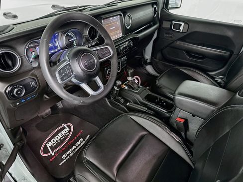 Used 2023 Jeep Wrangler Unlimited Sahara w/ Cold Weather Group AWD/4WD image 8