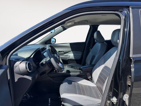 Used 2023 Nissan Kicks SR w/ SR Premium Package FWD image 10