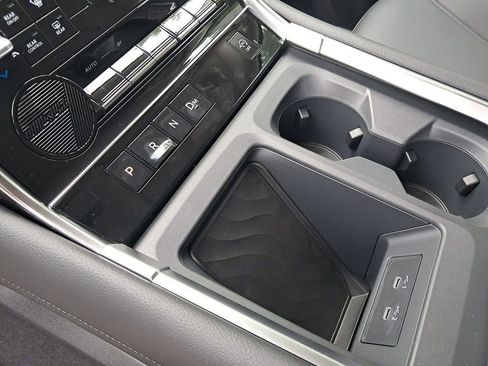 New 2025 Nissan Armada SV image 25