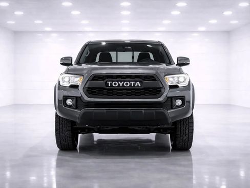 Used 2017 Toyota Tacoma TRD Off-Road w/ Tow Package image 8