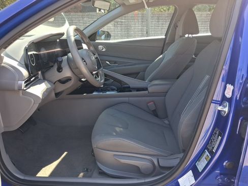 Used 2025 Hyundai Elantra SEL FWD image 4