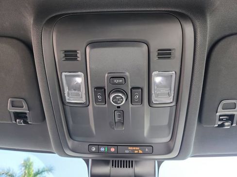 Certified 2025 Chevrolet Suburban Premier AWD/4WD image 33