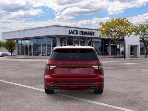 Used 2026 Lincoln Aviator Reserve AWD/4WD image 5