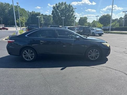 Used 2015 Toyota Camry SE FWD image 2