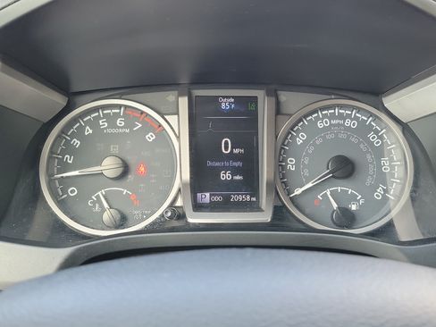 Used 2021 Toyota Tacoma SR5 AWD/4WD image 24