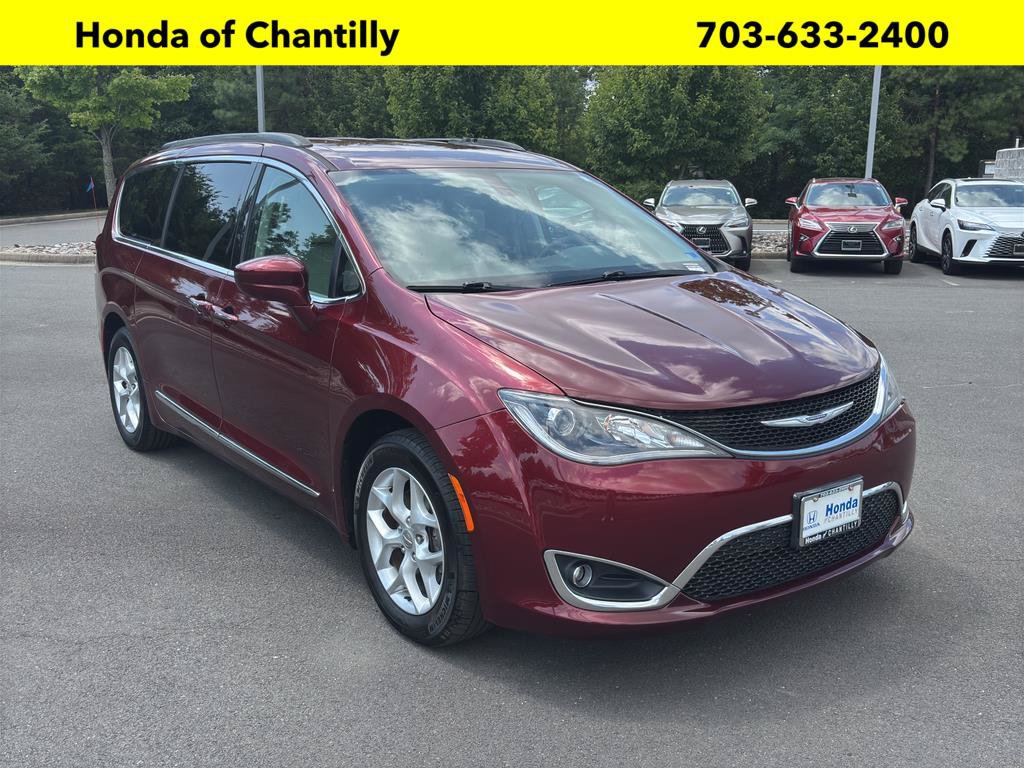Used 2017 Chrysler Pacifica Touring-L w/ Tire & Wheel Group FWD image 1