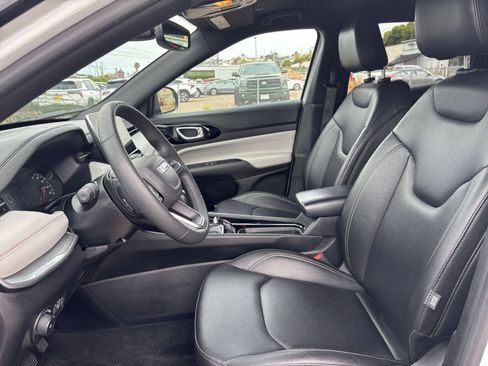 Used 2025 Jeep Compass Limited AWD/4WD image 28