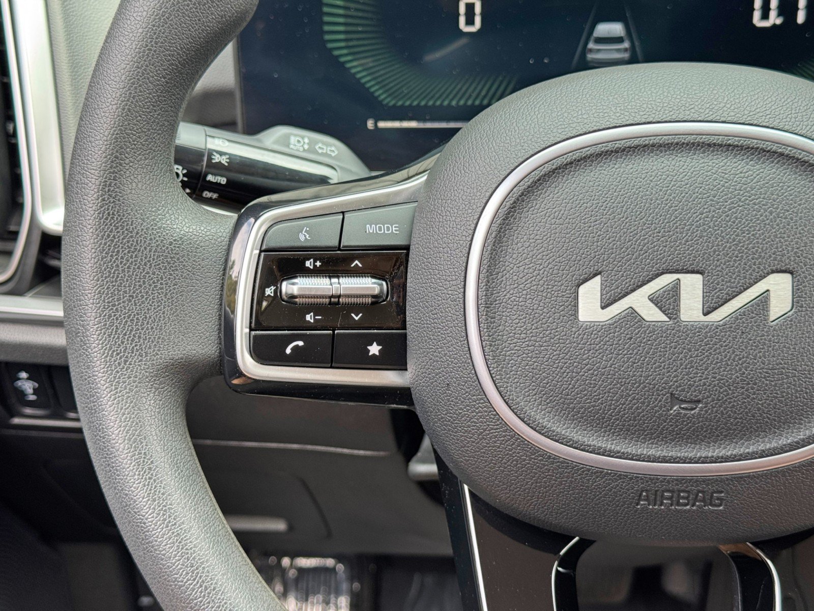 Used 2024 Kia Sorento LX FWD image 19
