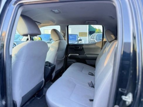 Used 2018 Toyota Tacoma SR5 AWD/4WD image 11