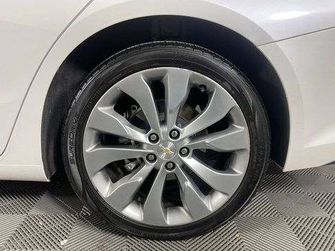 Used 2018 Chevrolet Malibu Premier w/ Premier Sun and Wheel Package image 10