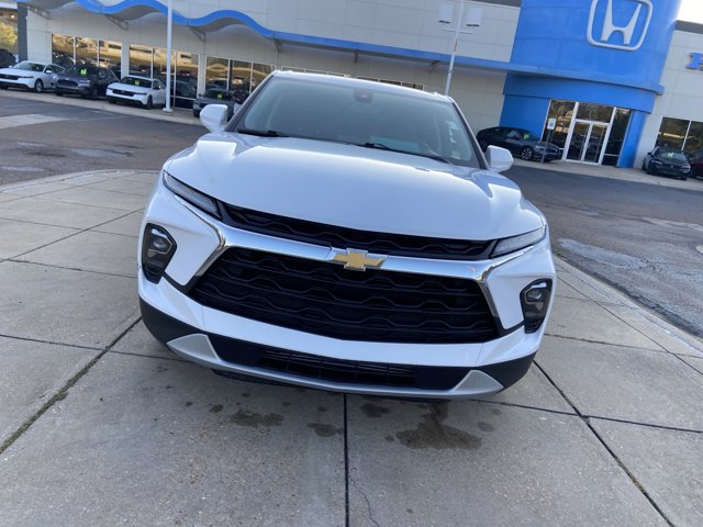 Used 2025 Chevrolet Blazer LT FWD image 3