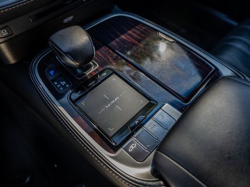 Used 2018 Lexus LS 500 w/ Luxury Package RWD image 23
