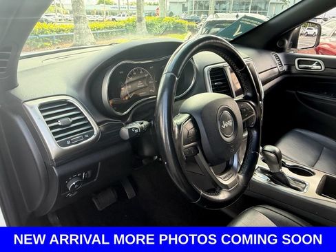 Used 2019 Jeep Grand Cherokee Laredo RWD image 9