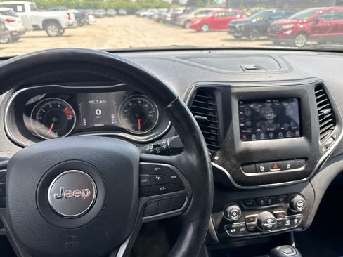 Used 2020 Jeep Cherokee Latitude Lux w/ Comfort/Convenience Group AWD/4WD image 19