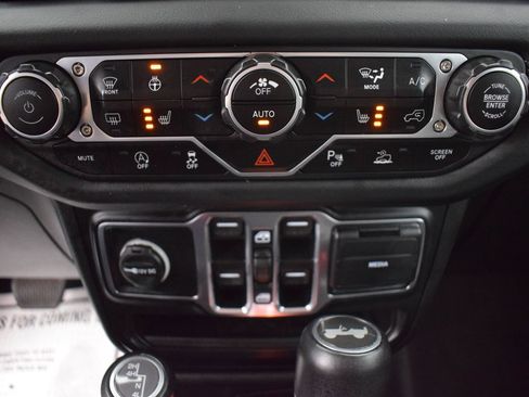 Used 2024 Jeep Wrangler Unlimited Sahara w/ Technology Group AWD/4WD image 16