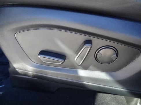 Certified 2022 Ford Explorer XLT w/ Equipment Group 202A image 20